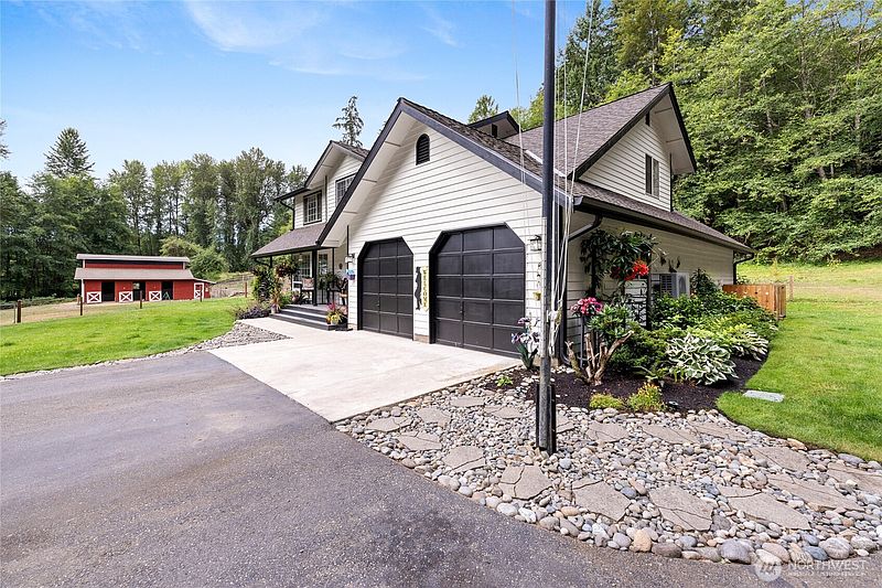 3rd image of 3594 Salmonberry Drive SE