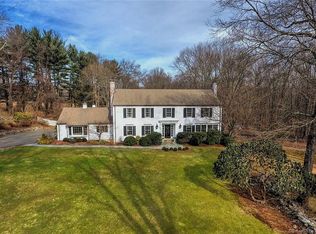140 Fair Oak Dr, Fairfield, CT 06824