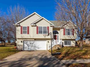 812 W 66th St, Davenport, IA 52806