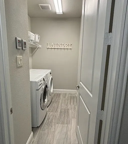 560 Darian Dr — Photo 16