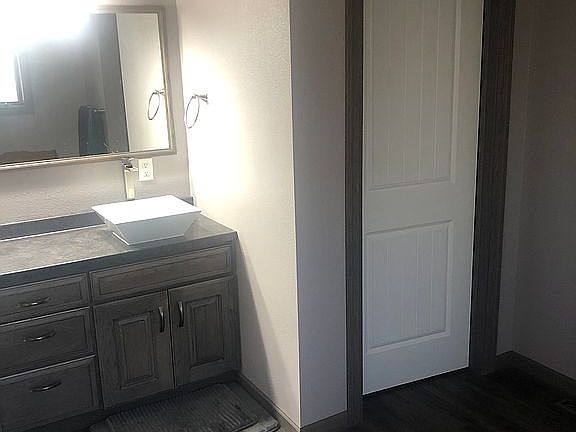 Master bath 2…enclosed toile