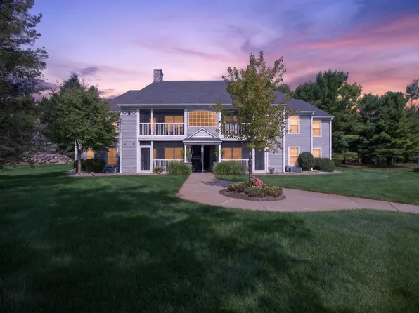 718 W Barrington Cir, Jackson, MI 49203