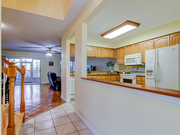 4th image of 2526 Stony Brook Ln