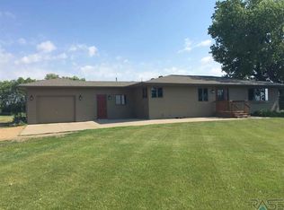 46406 278th St, Lennox, SD 57039