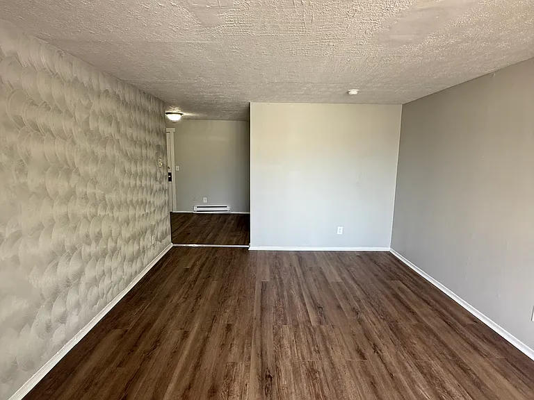61 Warwick St #8 — Photo 3