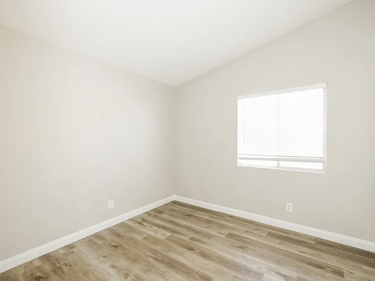 406 Aloha Dr — Photo 14