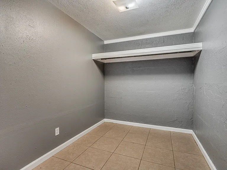 2520 SW 68th St — Photo 39