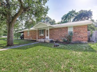 500 S Hovey St, Chico, TX 76431