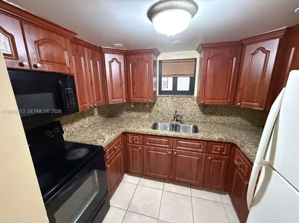 5 Olive Dr APT 12, Hialeah, FL 33010