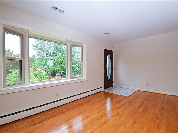 3rd image of 4107 Belle Meade Dr
