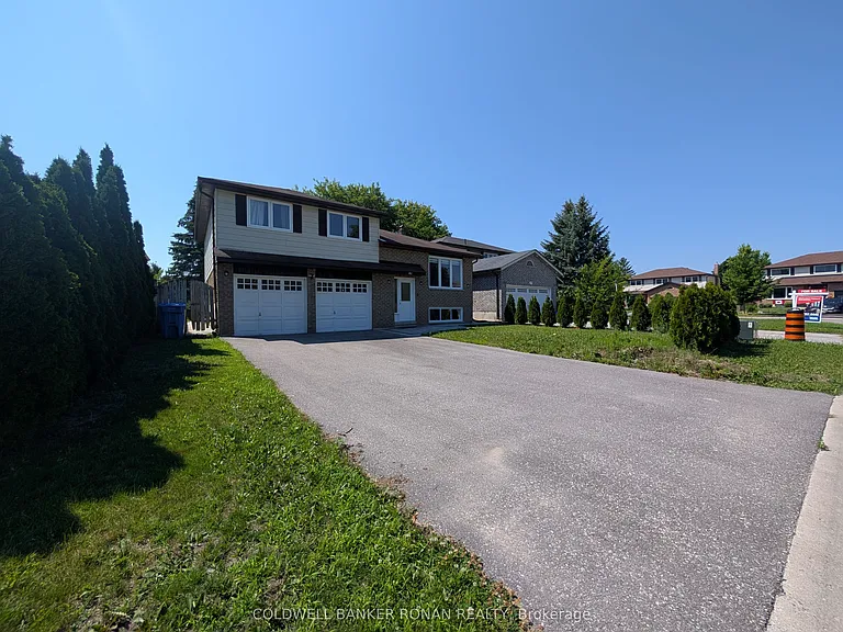 41 Camrose Dr — Photo 2