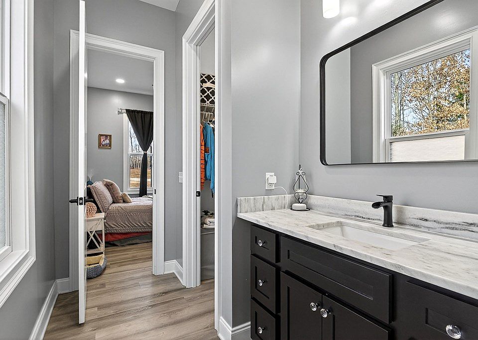 48th image of 377 Margot Dr