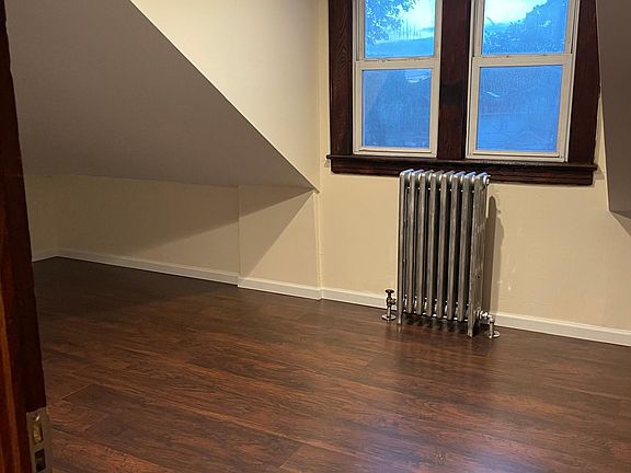 3rd image of 10 Florida Ave Floor 1