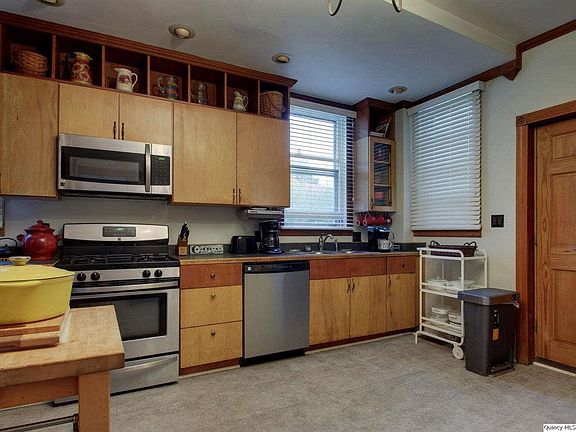 3rd image of 2975 Hampshire St