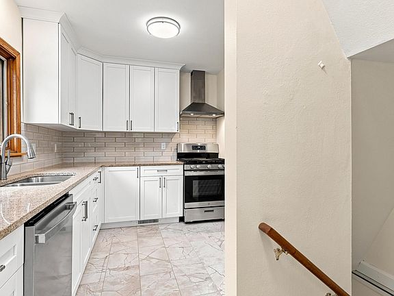 4th image of 2095 Coates St