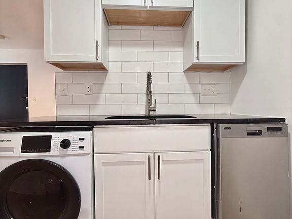 3rd image of 139 E Clifton Ave #139E301