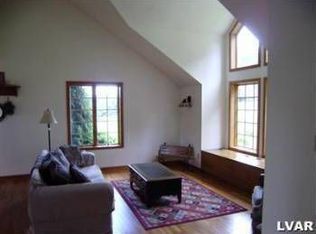 1714 Hill Dr, Hellertown, PA 18055