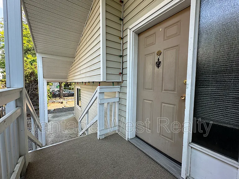 723A Stockwell Ave — Photo 23