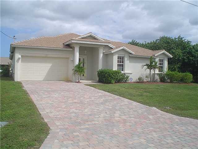 Home For Sale In Port saint lucie