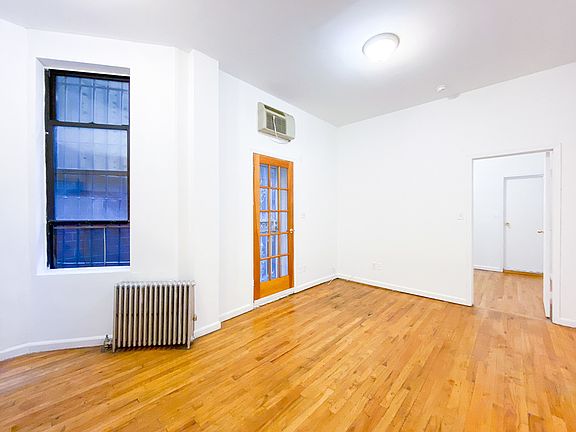 3rd image of 17 Stuyvesant St #4A