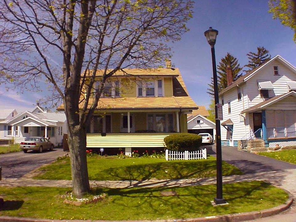 2nd image of 225 McNaughton St