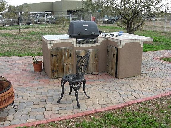 back built in BBQ