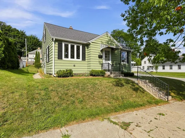 1704 S 9th STREET, Sheboygan, WI 53081