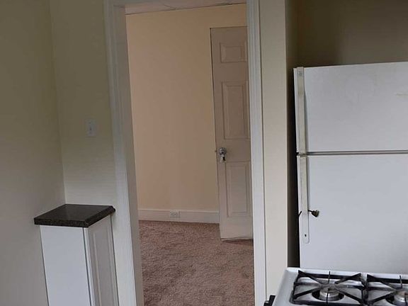 2nd image of 534 Midland Ave APT 2