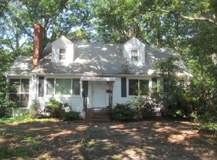 24 Green Oaks Rd, Newport News, VA 23601
