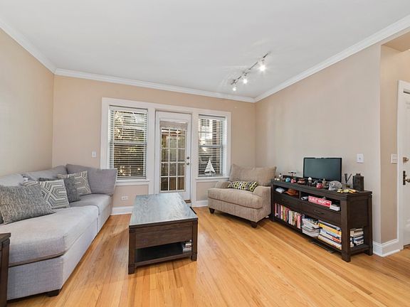 4th image of 2237 1/2 N Lincoln Ave APT 2A