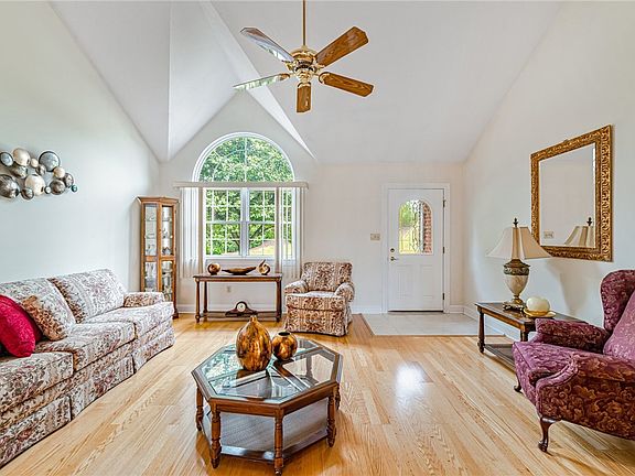 4th image of 5106 Whispering Pines Ln