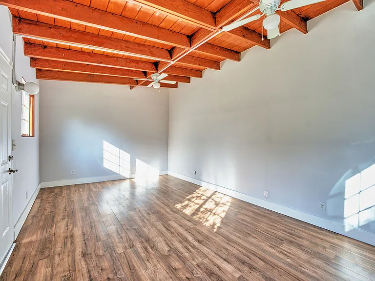 20758 Stephanie Dr — Photo 37