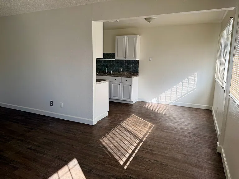 1329 E San Ramon Ave — Photo 8