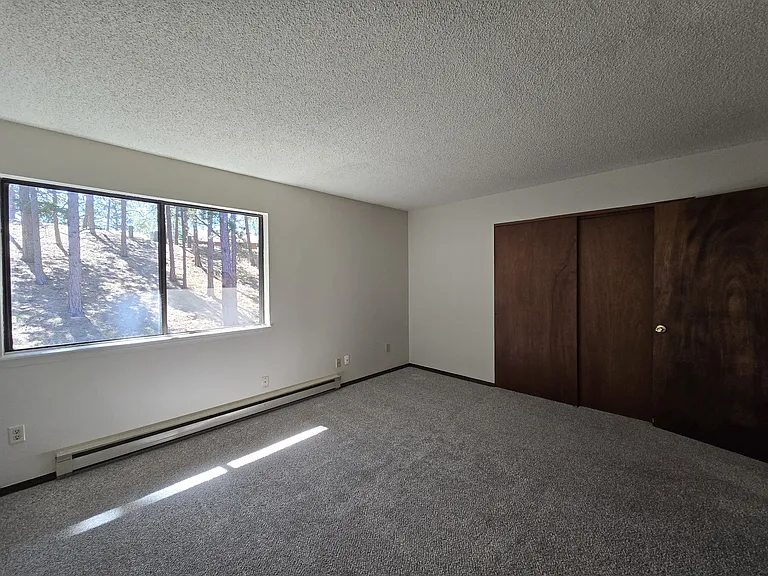 570 Manor Ct #B — Photo 17