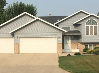 2719 33rd St S, Fargo, ND 58103