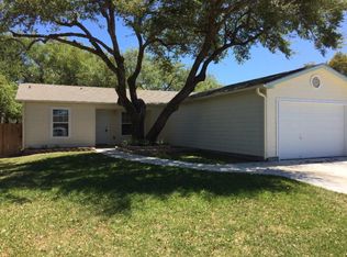 132 Breezy St, Rockport, TX 78382