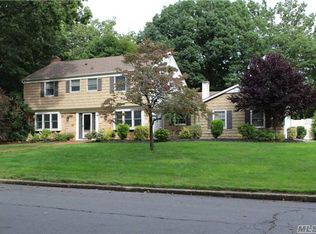 1 Shadetree Ln, Stony Brook, NY 11790