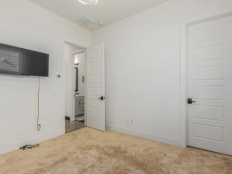 712 E Buist Ave — Photo 35
