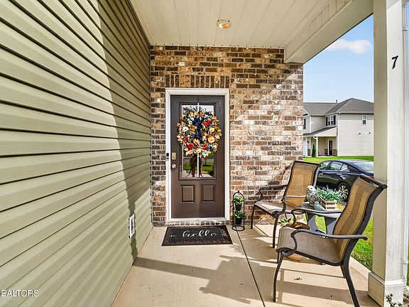 3rd image of 7 Cobblestone Ct