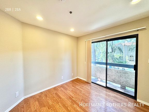 4th image of 104 N Clark Dr #108