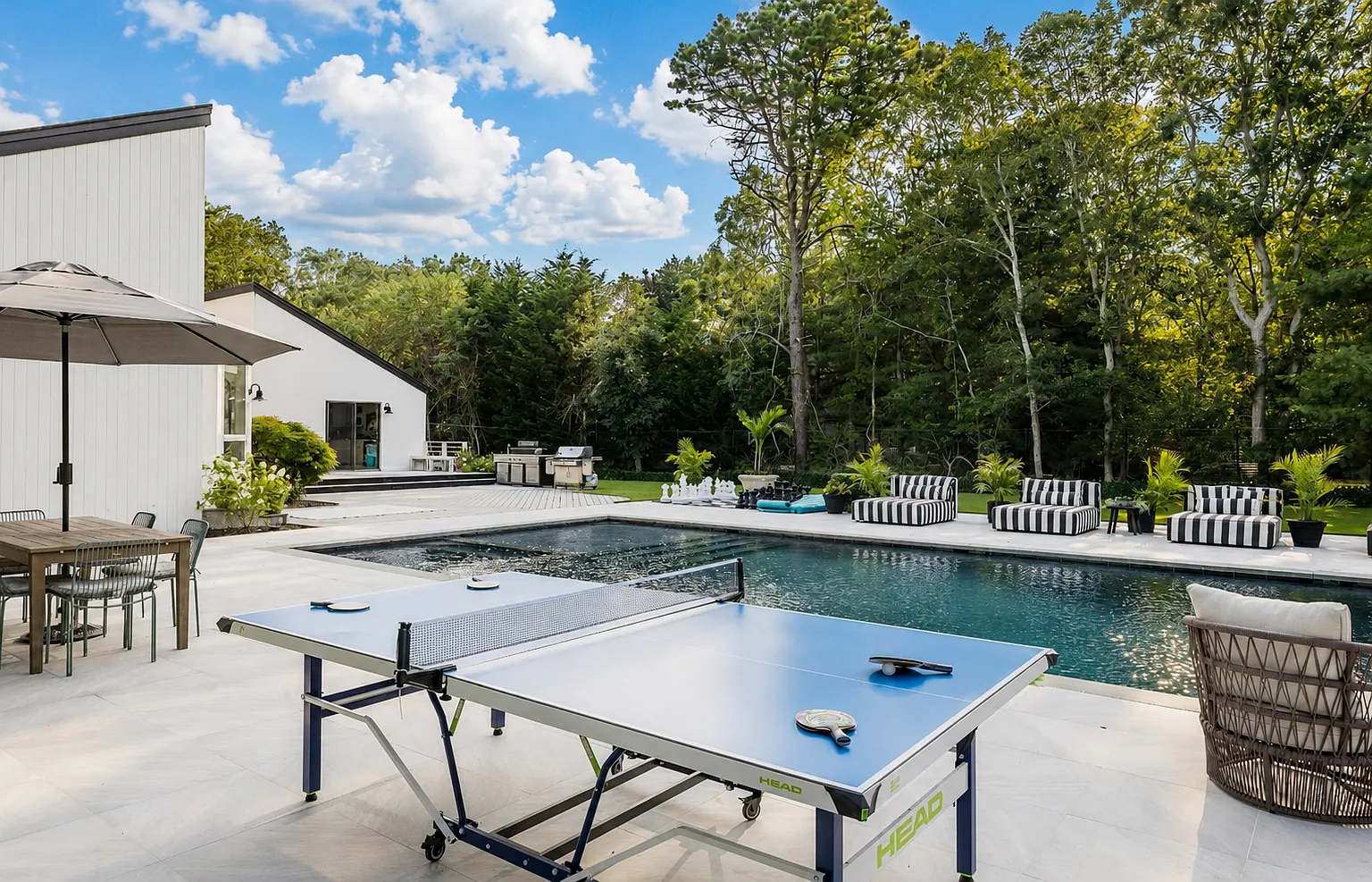 Stunning Modern Rental — Photo 2