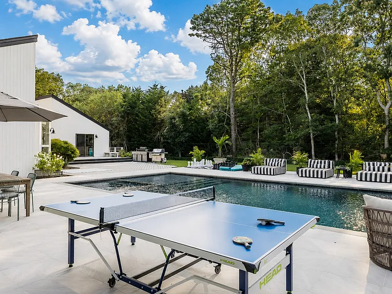 29 Blue Jay Way — Photo 2