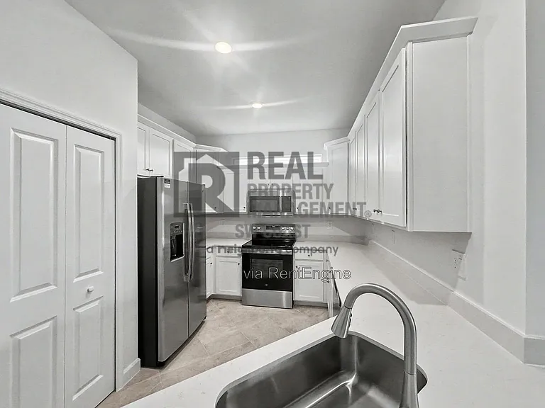 20501 Hazelnut Ct S — Photo 7