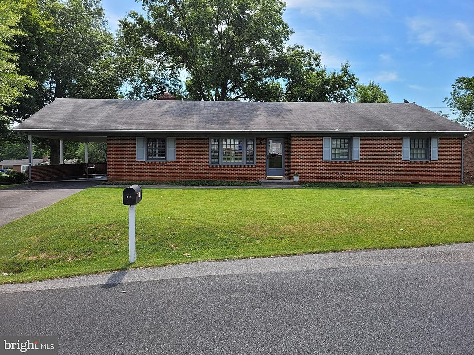 1st image of 114 Country Club Cir