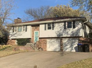 2526 SE Shawnee Dr, Topeka, KS 66605