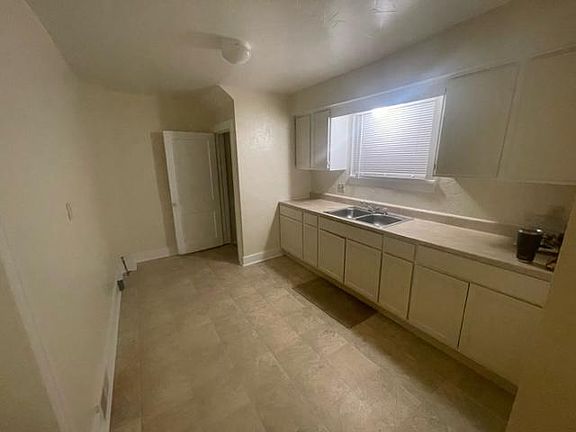 3rd image of 624 Fernwood Dr