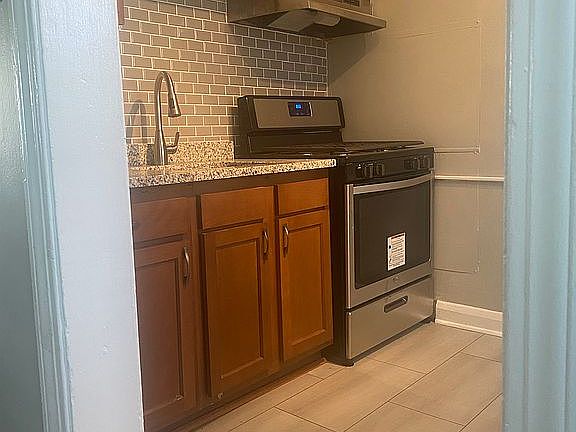 3rd image of 6137 Chinquapin Pkwy