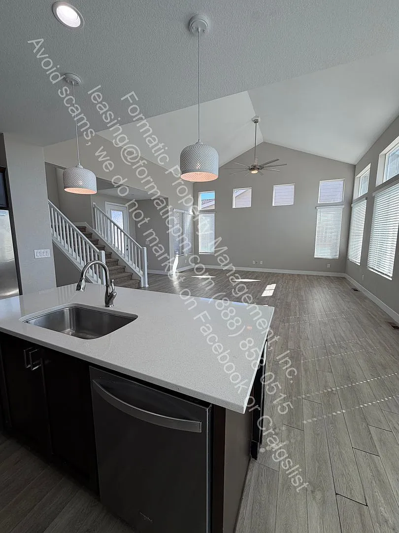 3 bed, 3.0 bath, $3,195 — Photo 3