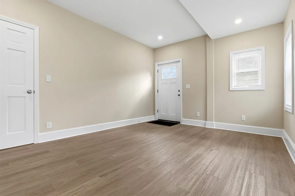 Building Photo - 142 Elliott St #1