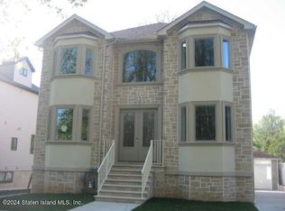 14 Dole St, Staten Island, NY 10312